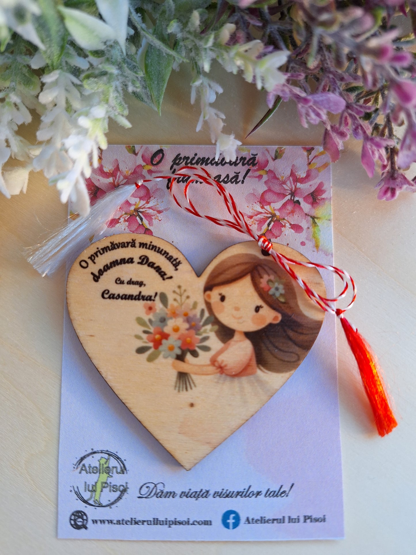 Martisor personalizat lemn pentru educatoare - ALTP 10