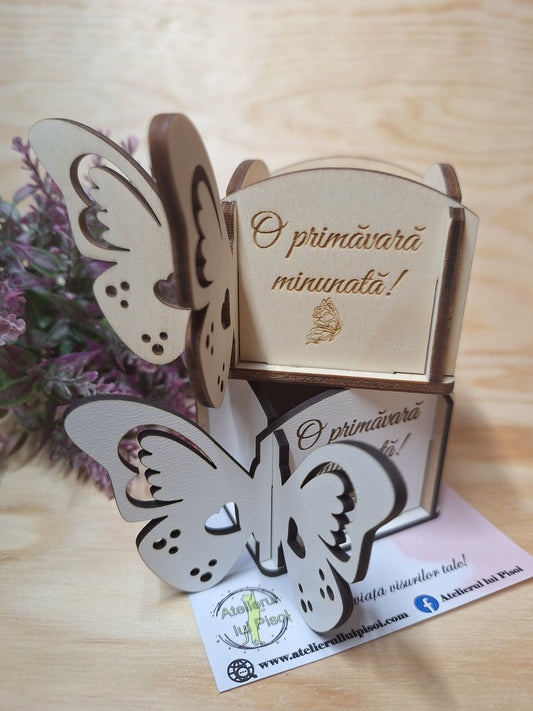 Cutie de lemn pentru aranjament din flori- Fluture