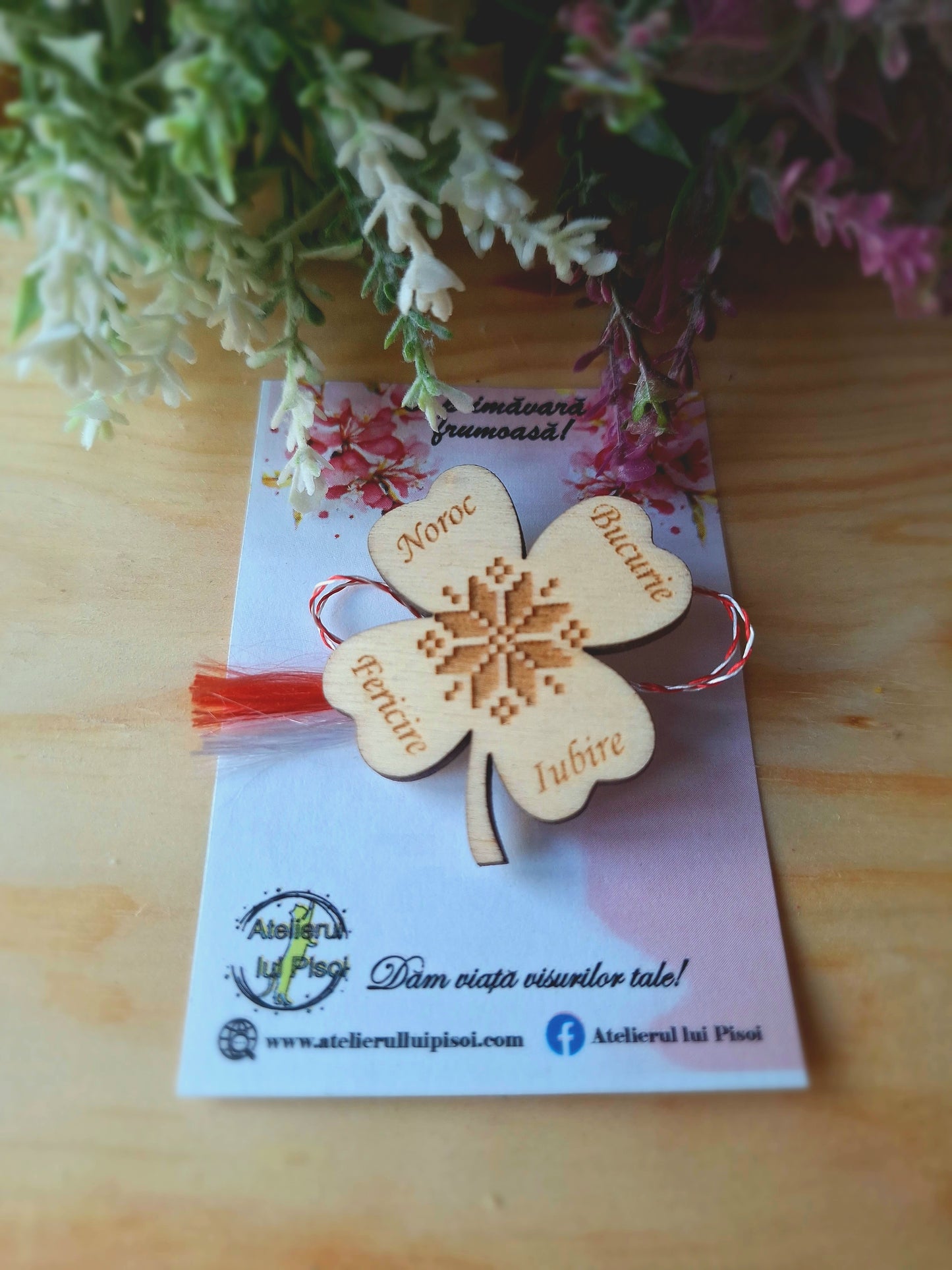 Martisor lemn gravat-model TRIFOI-ALTP 24