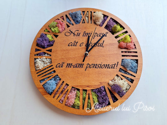 Ceas cu licheni si mesaj personalizat (model cifre romane)