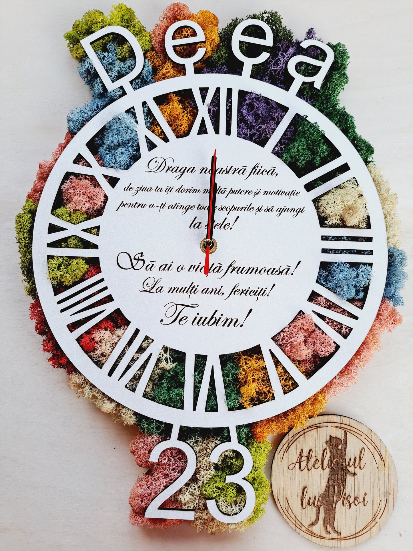 Ceas cu licheni si mesaj personalizat cu nume (model cifre romane)