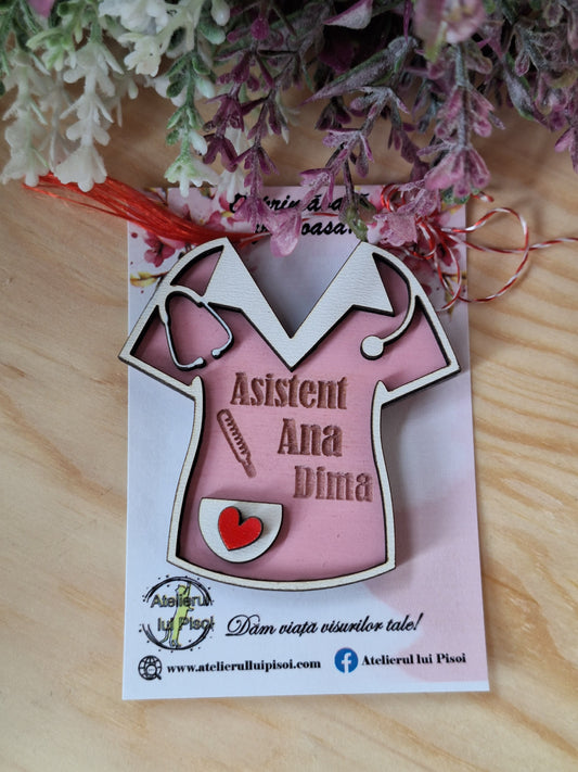 Martisor lemn personalizat Medic/Asistent ALTP 25