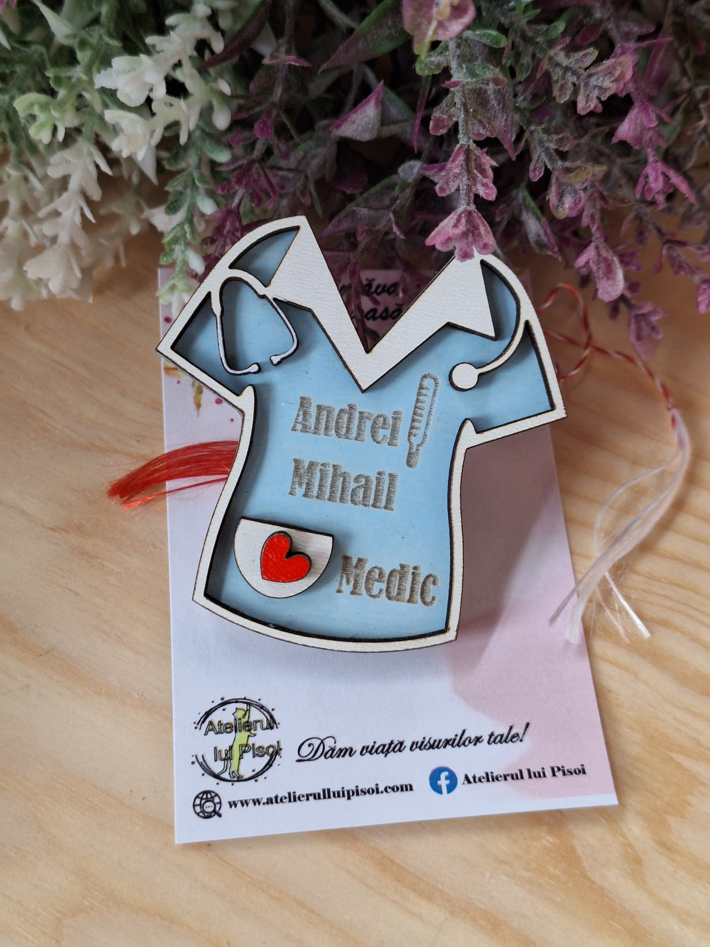 Martisor lemn personalizat Medic/Asistent ALTP 25