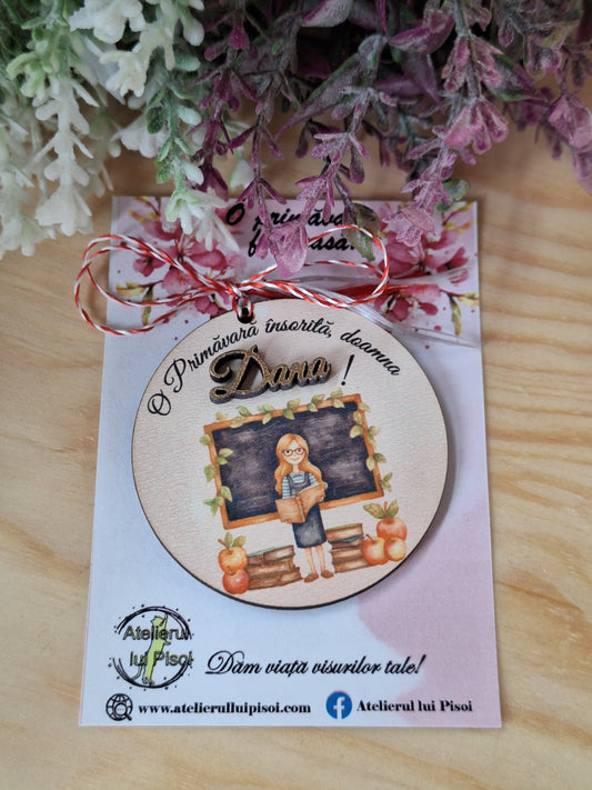 Martisor personalizat lemn-Educatoare/ Profesoara- ALTP 45