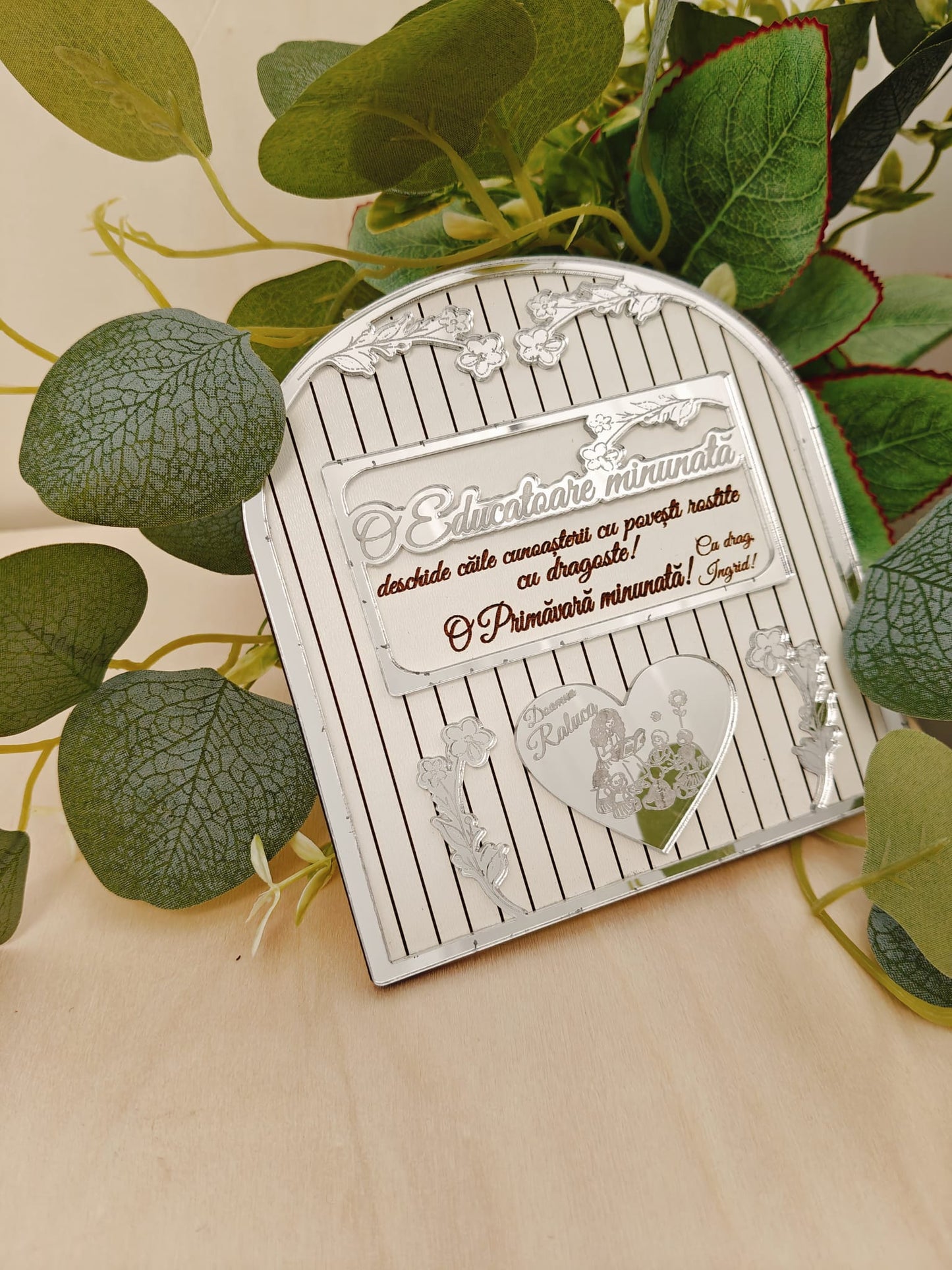 Martisor din lemn tip placheta-Cadru didactic-ALTP 13