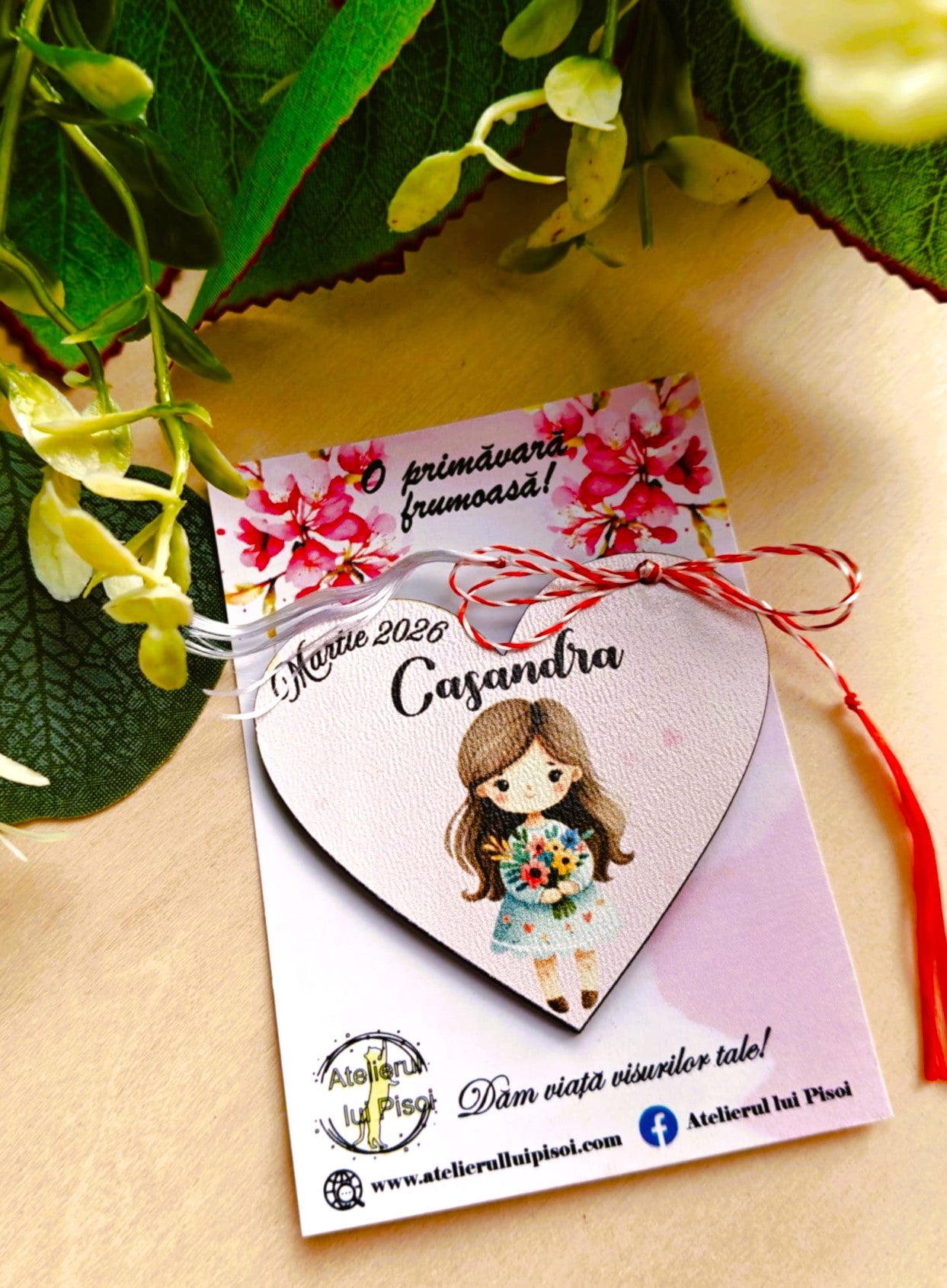 Martisor personalizat lemn fetita cu flori - ALTP 12