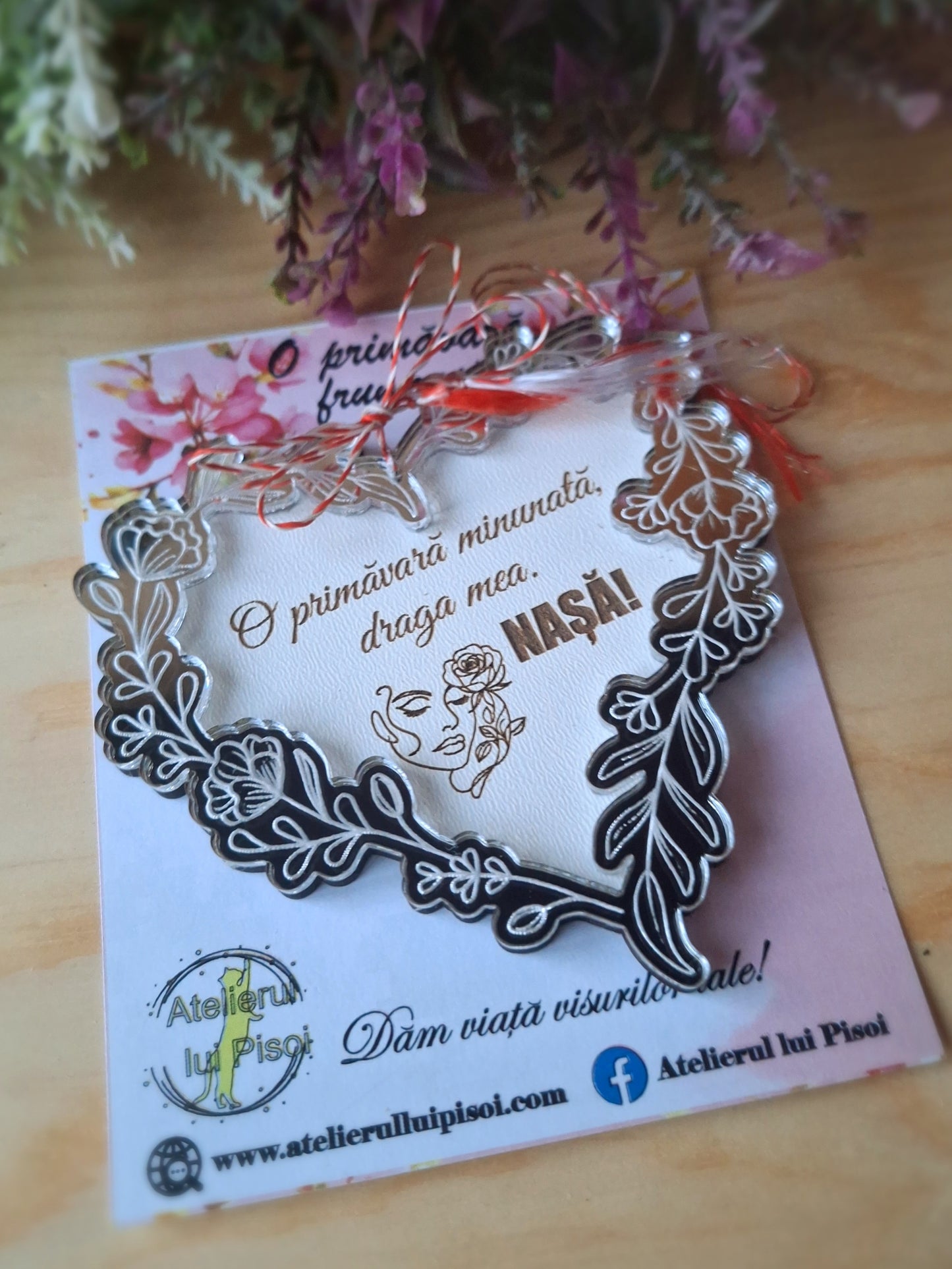 Martisor din lemn personalizat- Feminitate in oglinda-ALTP 1