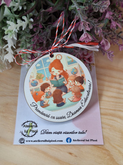 Martisor personalizat lemn-Educatoare/ Profesoara- ALTP 46