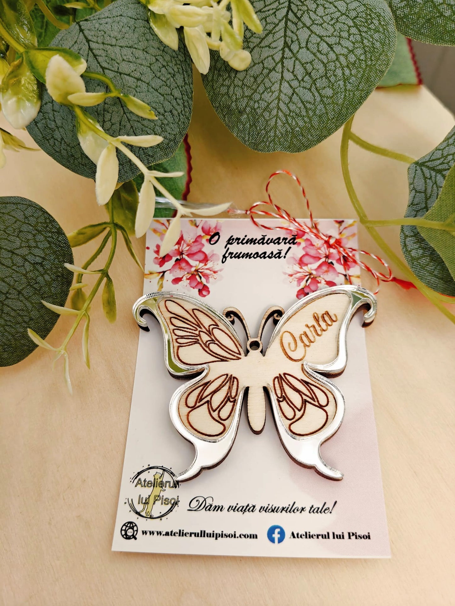 Martisor din lemn personalizat- Fluture sclipitor