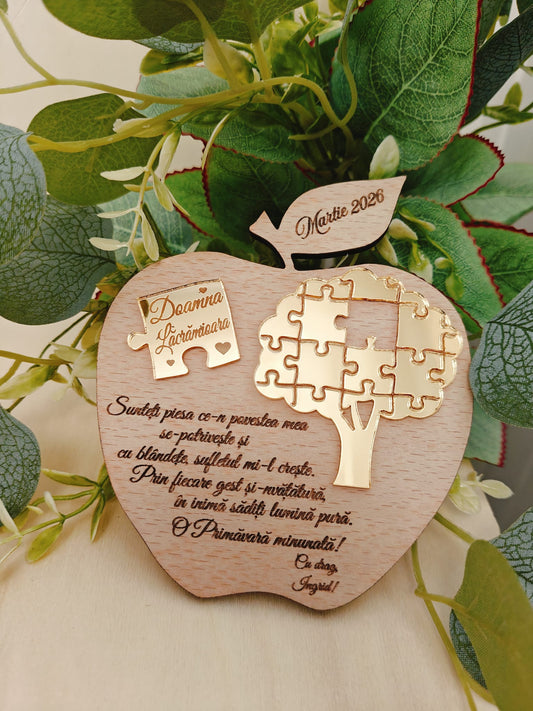 Martisor din lemn tip placheta-Cadru didactic-ALTP 12