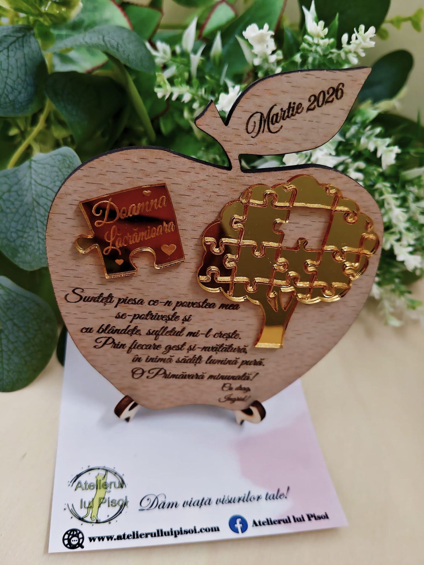 Martisor din lemn tip placheta-Cadru didactic-ALTP 12