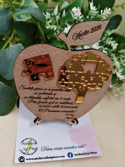 Martisor din lemn tip placheta-Cadru didactic-ALTP 12