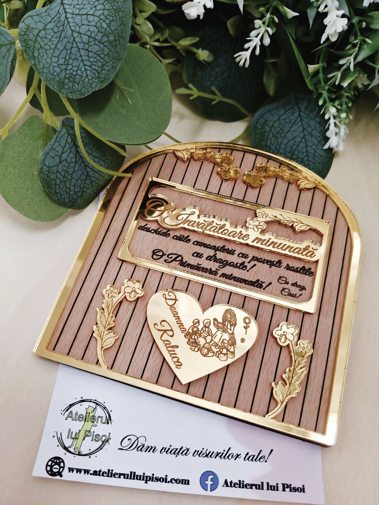 Martisor din lemn tip placheta-Cadru didactic-ALTP 13